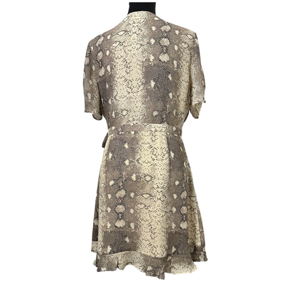 🆕 The Impeccable Pig Snake Skin Short Sleeve Wrap Dress Size L - Picture 2 of 15
